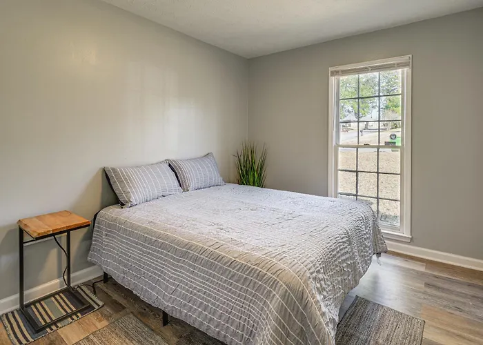 5 Mi To Fort Moore: Quiet Columbus Home W/ Yard