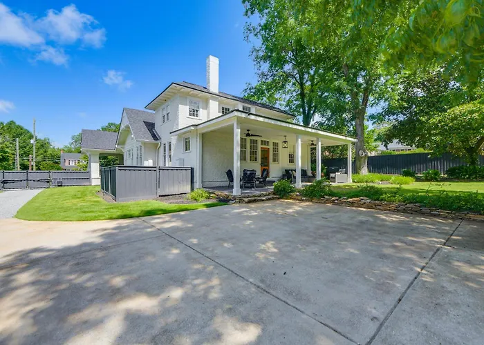 Updated Columbus Home < 3 Mi To Downtown!