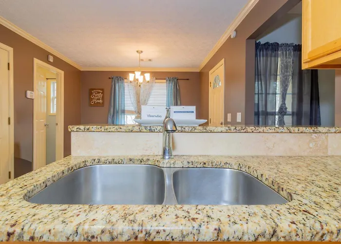 Creekside Stay Near Fort Benning Sleeps 12