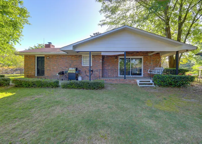 'The Ranger House' Columbus Home: Fenced Backyard