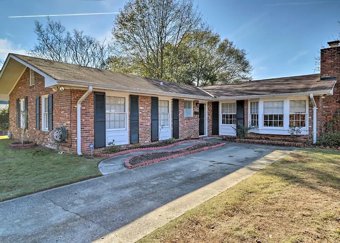 'The Ranger House' Columbus Home: Fenced Backyard